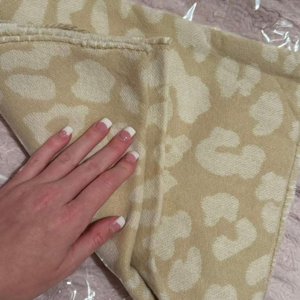 Mary Kay Cream Leopard Print Scarf, new with tags. Giftable! 💝 brand new 🏷️